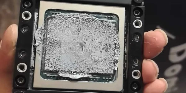 千元显卡天花板！Tesla V100 魔改 4090，16G HBM2 搞定 AI 训练与大模型部署（第 3 张）